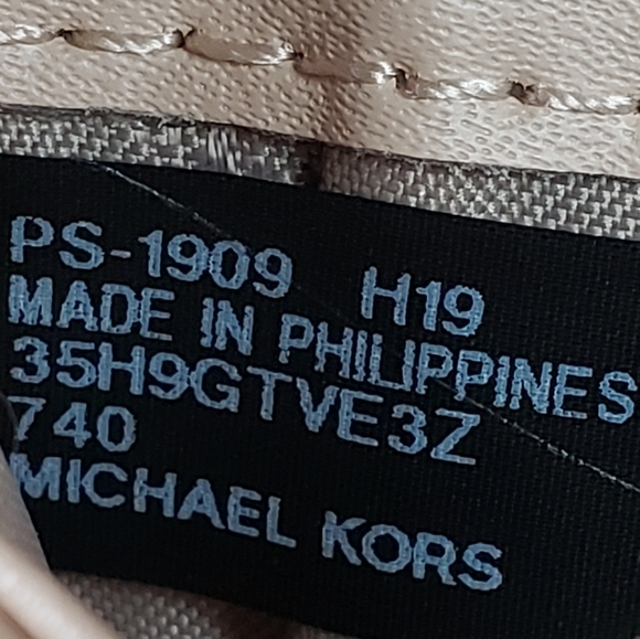 ⚠️LAST 1⚠️Michael Kors Jet Set Phone Case Wristlet - Picture 4 of 5